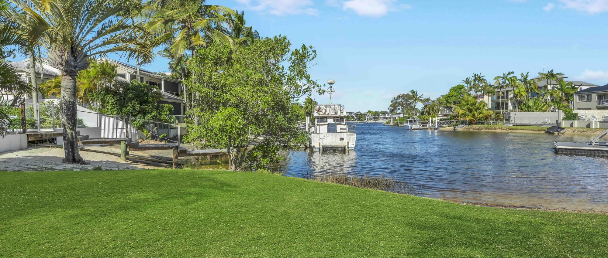 BELMONDO’S 4 – NOOSA HEADS