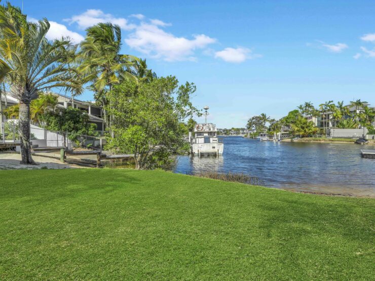 BELMONDO’S 4 – NOOSA HEADS