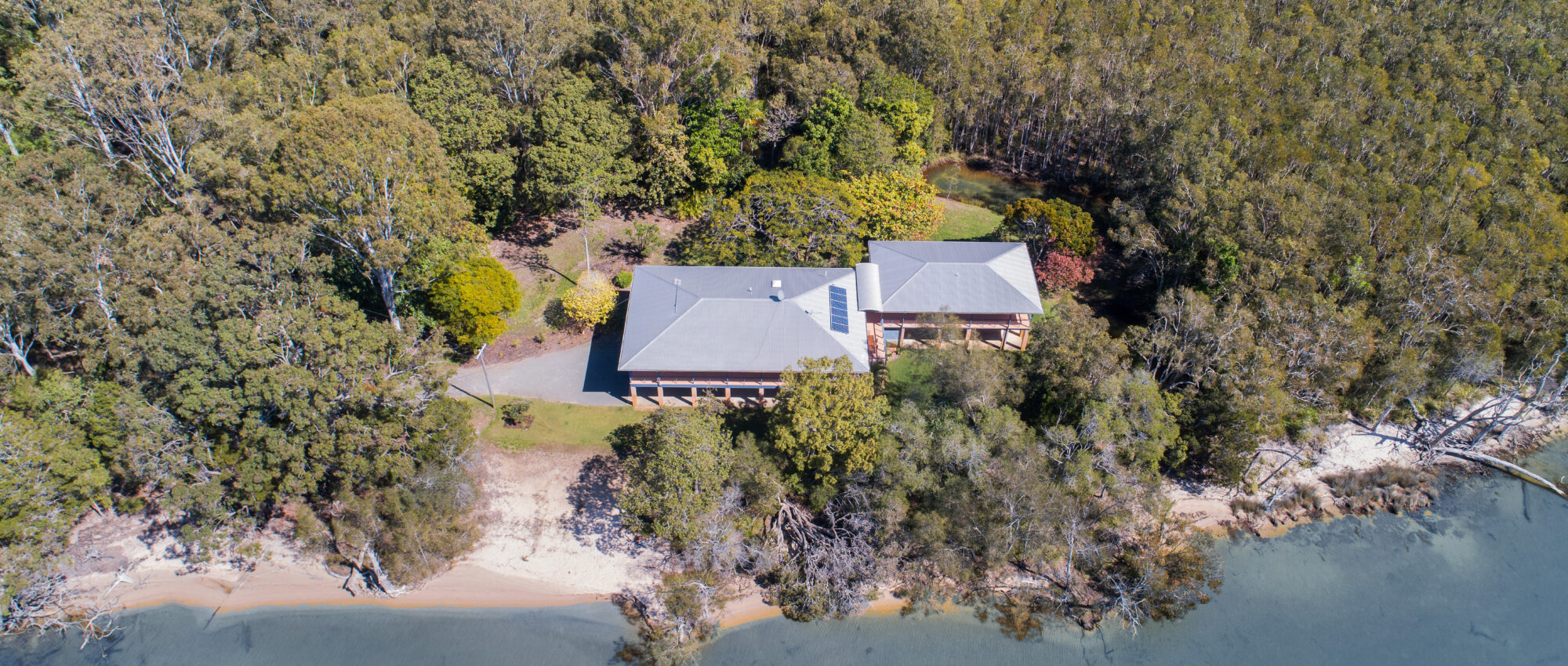 LAKEFRONT RETREAT – BOREEN POINT