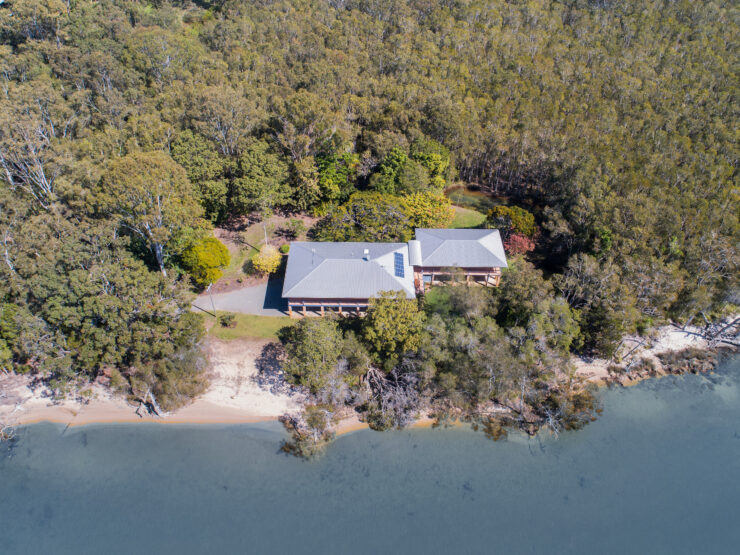 LAKEFRONT RETREAT – BOREEN POINT